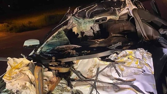 Ô tô con tông vào gầm xe container đang quay đầu, 4 người thương vong