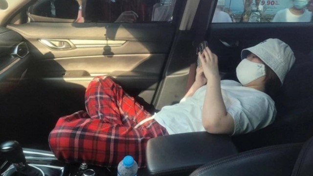 Hải Phòng: Tạm giữ xe ô tô của nữ tài xế cố thủ trong xe 2 giờ đồng hồ