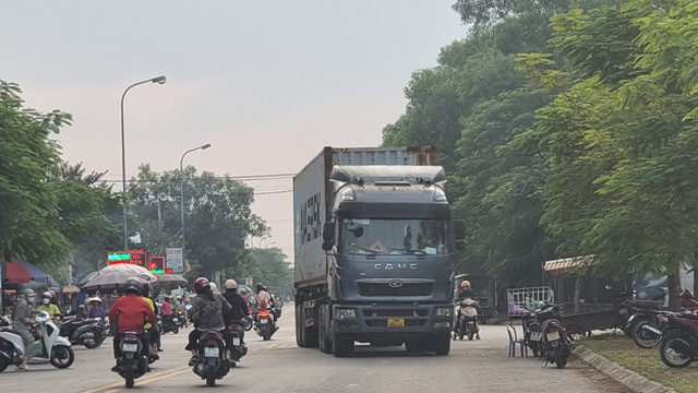 Huyện Vĩnh Bảo, TP Hải Phòng: Chợ “tự phát” gây cản trở giao thông, chính quyền có ngó lơ?
