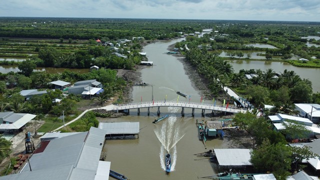 Khánh thành cầu nối yêu thương tại tỉnh Kiên Giang