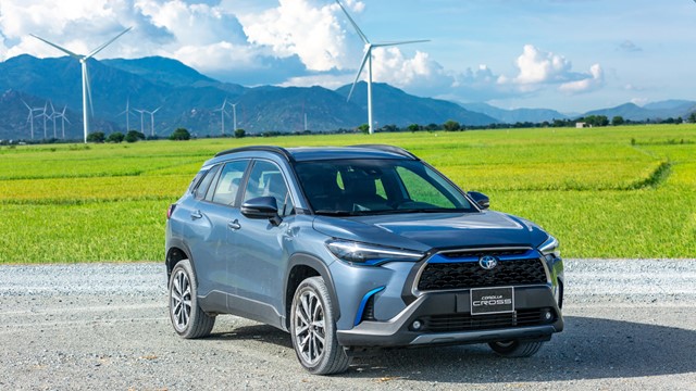 Xe đa dụng tháng 11/2021: Toyota Corolla Cross vững vàng ngôi đầu