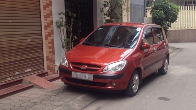 Khi nào ô tô có thể đỗ 1/2 thân xe trên vỉa hè?