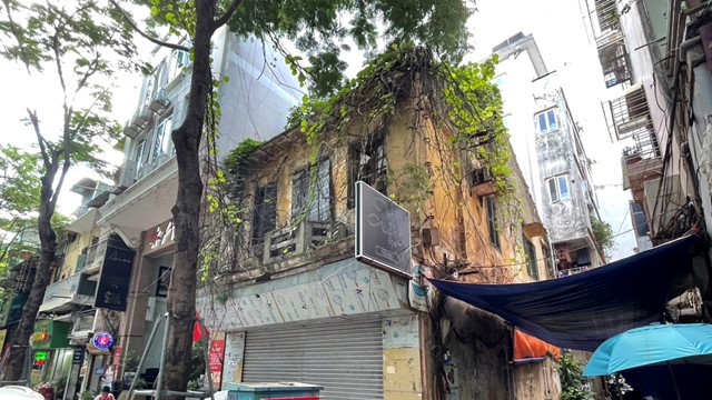 Quận Ba Đình: Xót xa ngôi nhà mặt phố bị bỏ không