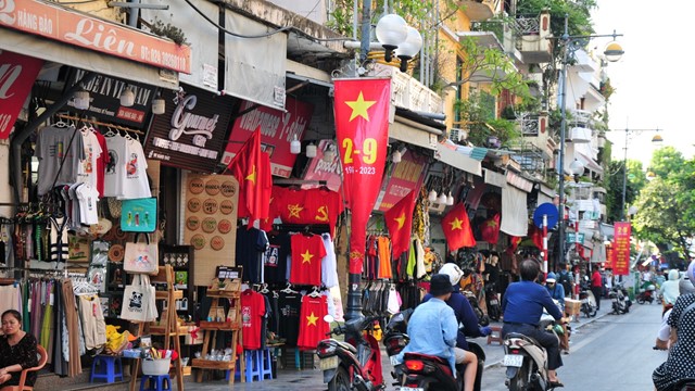 Hà Nội chào đón người dân dịp lễ Quốc Khánh 2/9