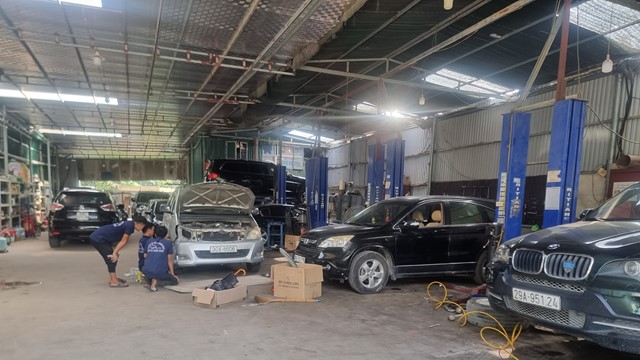 Xe máy, ô tô bị ngập nước, điện thoại chủ gara "cháy máy"