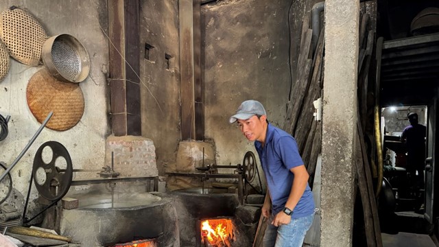 Về làng cốm Mễ Trì, tận mắt xem quy trình làm cốm