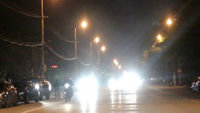 Độ đèn xe siêu sáng - ác mộng giao thông
