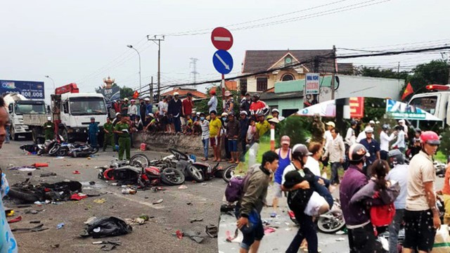 Phó Thủ tướng yêu cầu điều tra nguyên nhân vụ tai nạn xe container đâm hàng loạt xe máy