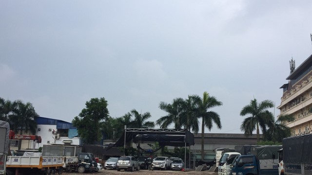 Cụm công nghiệp vừa và nhỏ Bắc Từ Liêm: Ai làm bãi xe “lậu” trên đất công?