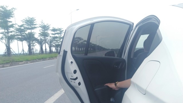 Mở cửa ô tô không an toàn bị xử phạt như thế nào?