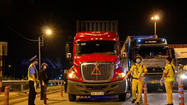 Nới giờ hoạt động: Giải pháp để giảm thiểu xe quá tải?