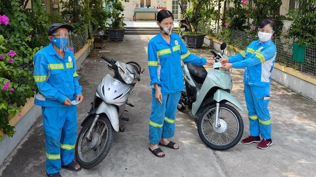 Hành động ấm tình người của nữ lao công bị cướp xe trong đêm