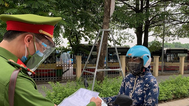 24h: Lập hồ sơ, xử phạt 79 trường hợp vi phạm phòng, chống dịch trong thành phố