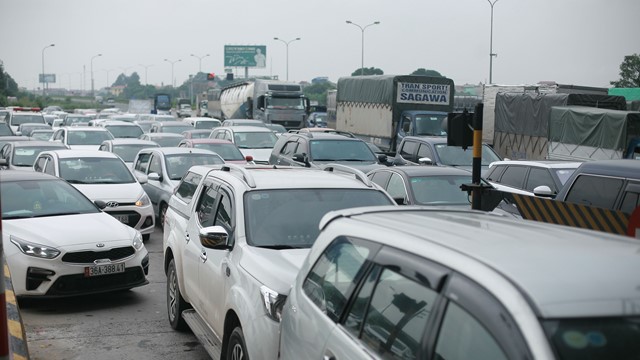 Phương tiện tăng theo cấp số nhân tại chốt cửa ngõ sau ngày nới lỏng