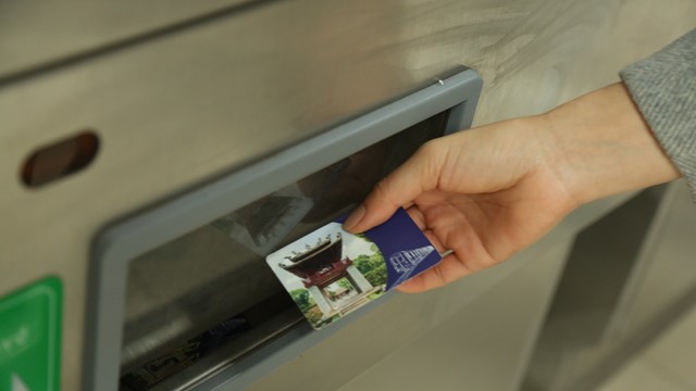 Nhận thẻ miễn, giảm phí dễ dàng tại quầy vé Cát Linh - Hà Đông