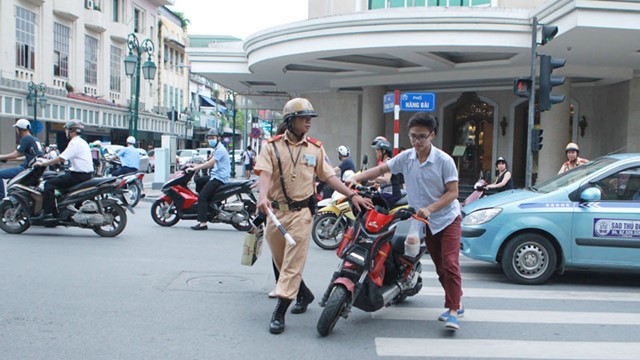 Dạy học sinh cách lái xe điện an toàn: Giải pháp kéo giảm tai nạn giao thông