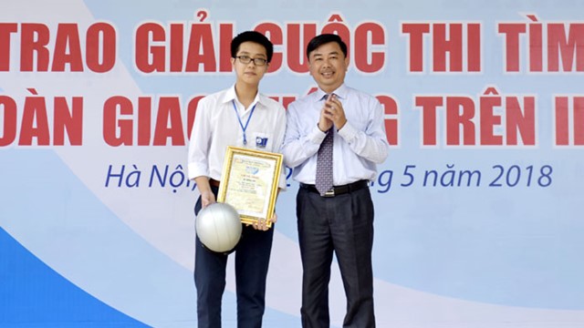 24 học sinh nhận giải Cuộc thi “Vì An toàn giao thông Thủ đô” trên internet