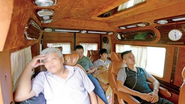 Bộ GTVT: Không cấp phù hiệu taxi cho xe khách hoán cải