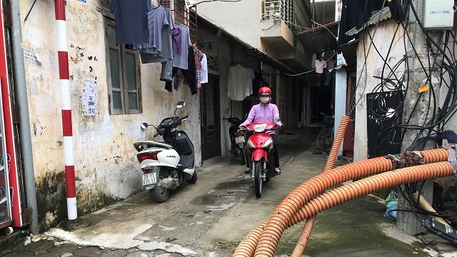 Điểm nóng giao thông: Dây cáp mọc phân đôi ngõ 8, đường Kim Giang