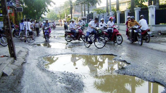 Hà Nội: Sớm khắc phục “ao” trên đường