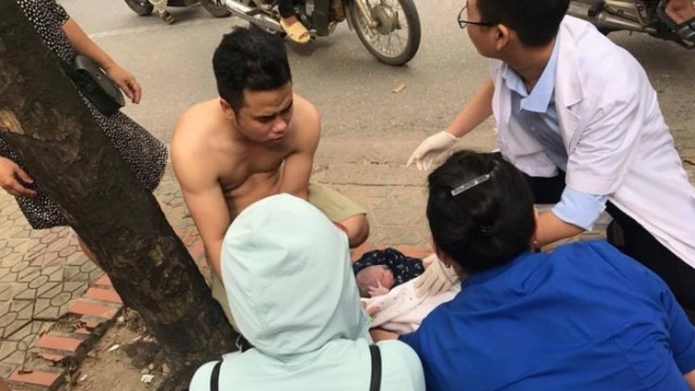 Hãng taxi nói gì vụ bà bầu đẻ rơi, gọi 5 taxi không dừng?