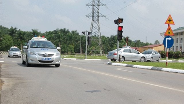 Vượt đèn đỏ khi thi bằng lái xe sẽ bị đánh trượt