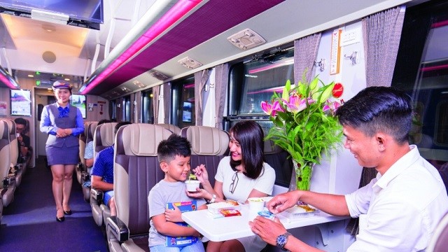 Hành khách mua vé tàu sớm và đi xa có thể được giảm đến 50%