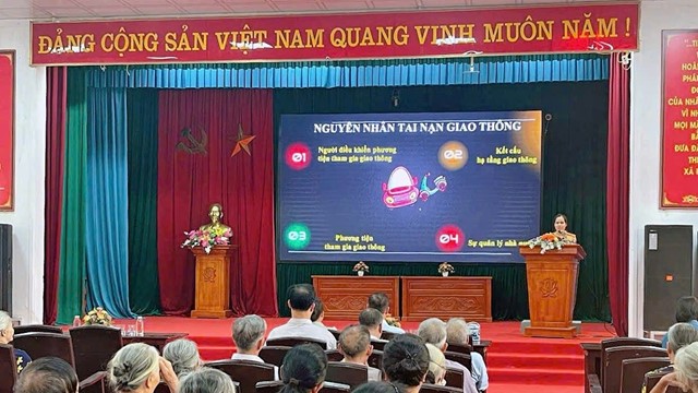 ​  Tuyên truyền luật giao thông tới Hội nông dân huyện Hoài Đức