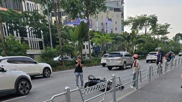 Có nồng độ cồn trong máu, người đàn ông đâm vào dải phân cách trên đường Võ Chí Công