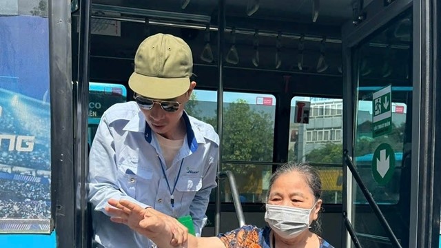 Con người là nòng cốt nâng cao chất lượng dịch vụ vận tải hành khách công cộng  