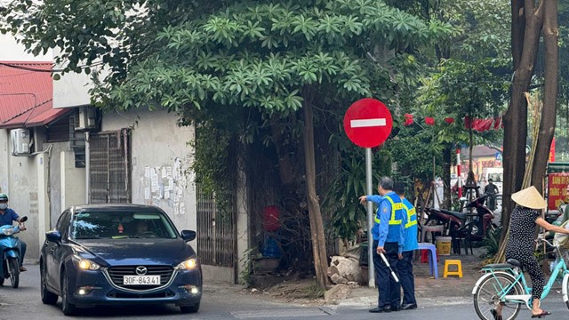 Phòng kiểm tra GTVT hỗ trợ phương án phân luồng trên đường Nguyễn Khang