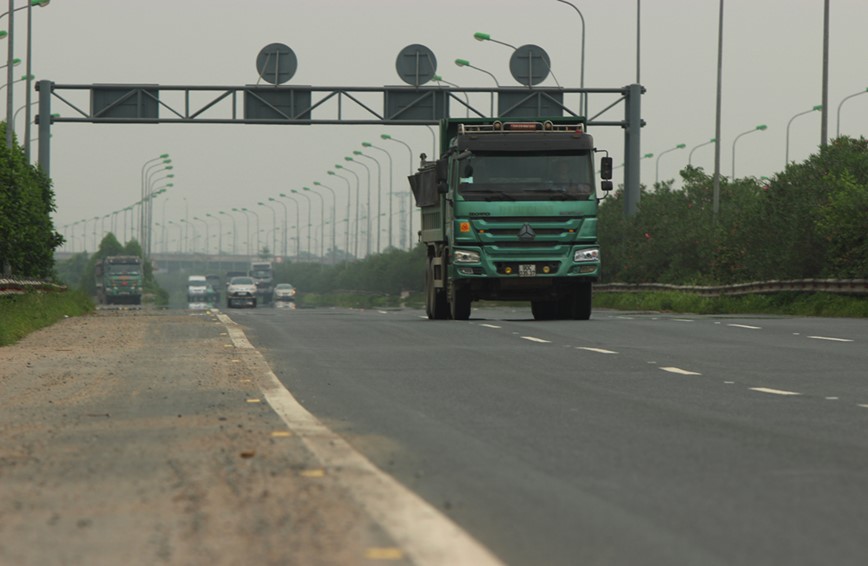 Ha Noi: Can canh nhieu tuyen quoc lo can duoc sua chua, nang cap - Hinh anh 4