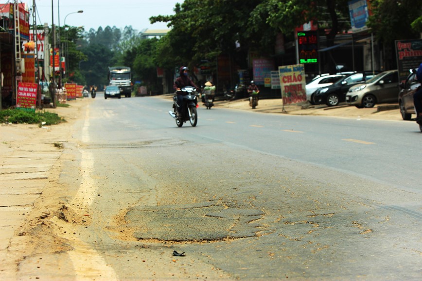 Ha Noi: Can canh nhieu tuyen quoc lo can duoc sua chua, nang cap - Hinh anh 7