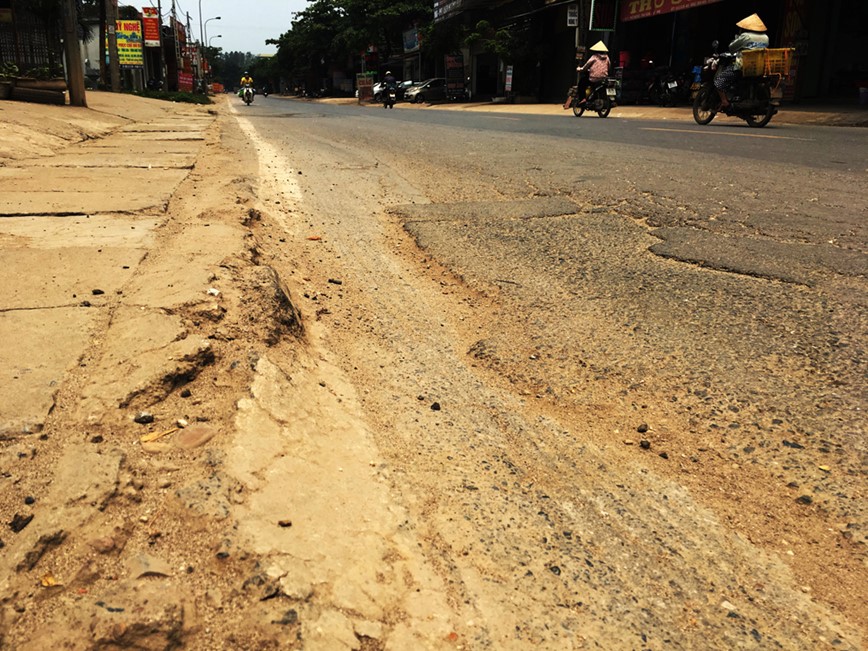 Ha Noi: Can canh nhieu tuyen quoc lo can duoc sua chua, nang cap - Hinh anh 8