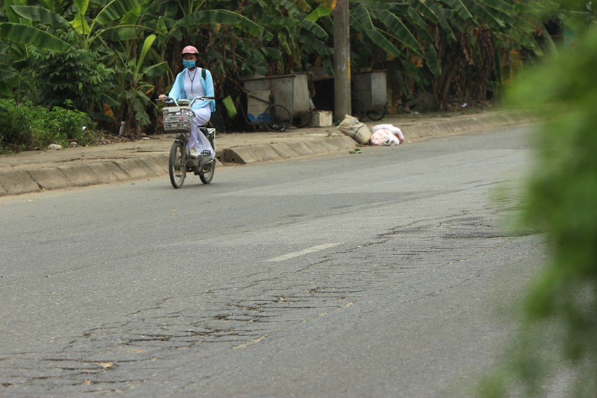 Ha Noi: Can canh nhieu tuyen quoc lo can duoc sua chua, nang cap - Hinh anh 10