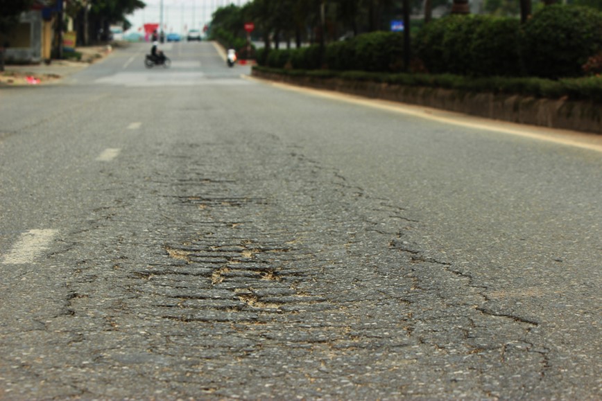 Ha Noi: Can canh nhieu tuyen quoc lo can duoc sua chua, nang cap - Hinh anh 9