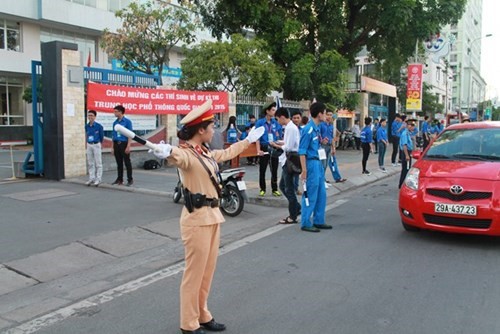 Khong de thi sinh THPT quoc gia 2019 den diem thi muon do un tac giao thong  - Hinh anh 1