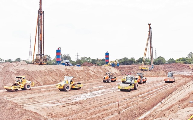 Tren cong trinh duong dua F1 Ha Noi - Hinh anh 1