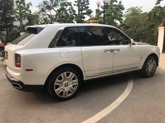 Sieu xe Rolls-Royce Cullinan 45 ty ve tay dai gia Ha Noi - Hinh anh 2