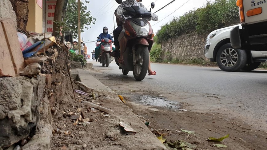 Xe ba banh de chet nguoi: Oan mang vi buc be tong tu phat - Hinh anh 2