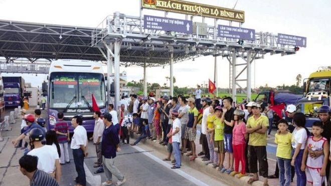 Xe co tinh dung tai tram thu phi se bi cam di vao duong cao toc - Hinh anh 1