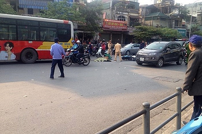 Hiem hoa chay xe nguoc chieu, lan lan duong tren duong Le Duan - Hinh anh 3