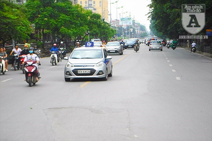 Hiem hoa chay xe nguoc chieu, lan lan duong tren duong Le Duan - Hinh anh 6