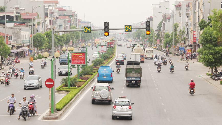 Ha Noi nang cap, lap dat den tin hieu giao thong tren hang chuc tuyen duong - Hinh anh 1