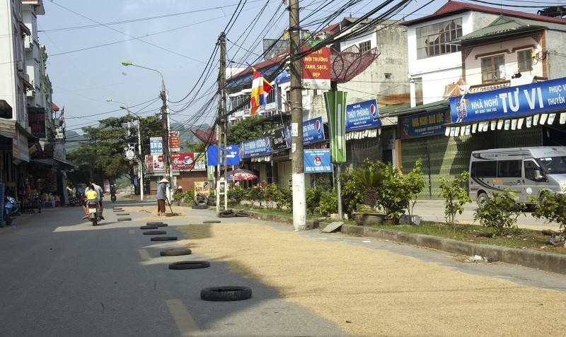 Ha Noi: Phoi thoc tren duong gay mat an toan giao thong - Hinh anh 2