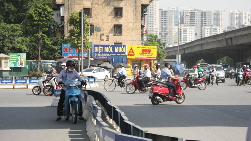 Chum anh: Muon kieu vi pham giao thong ngay nang nong - Hinh anh 6