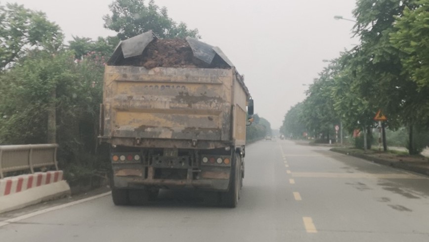 Ha Noi: Phot lo quy dinh, xe tai vo tu vao pho cam - Hinh anh 1