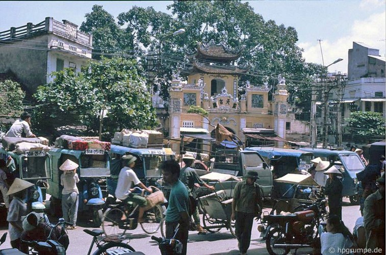 Hinh doc ve giao thong o Ha Noi dau thap nien 1990 - Hinh anh 2