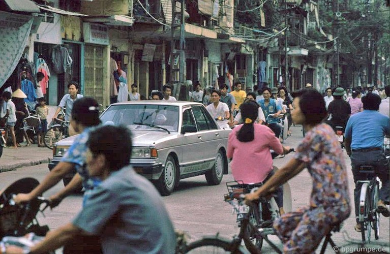 Hinh doc ve giao thong o Ha Noi dau thap nien 1990 - Hinh anh 7