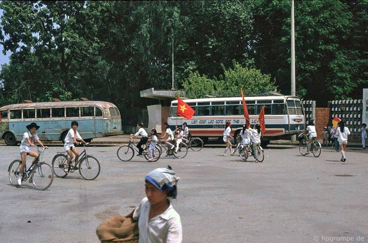 Hinh doc ve giao thong o Ha Noi dau thap nien 1990 - Hinh anh 8